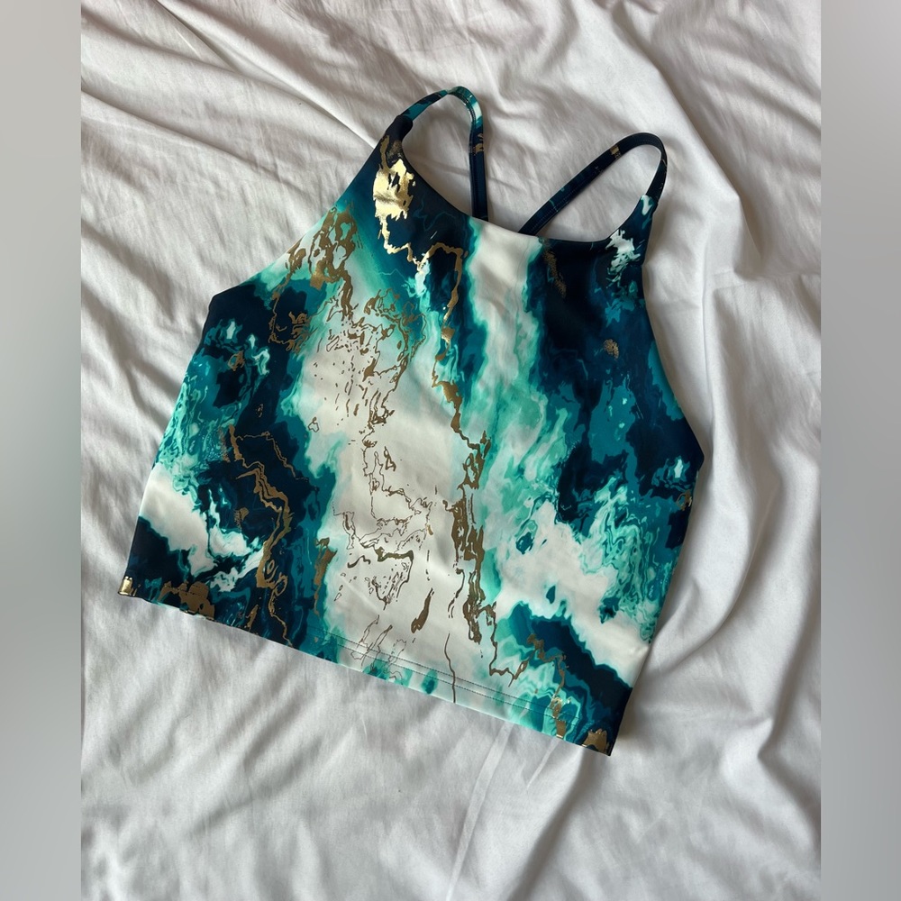 Old Navy activewear top, blue white & gold marble pattern, removable pads, M